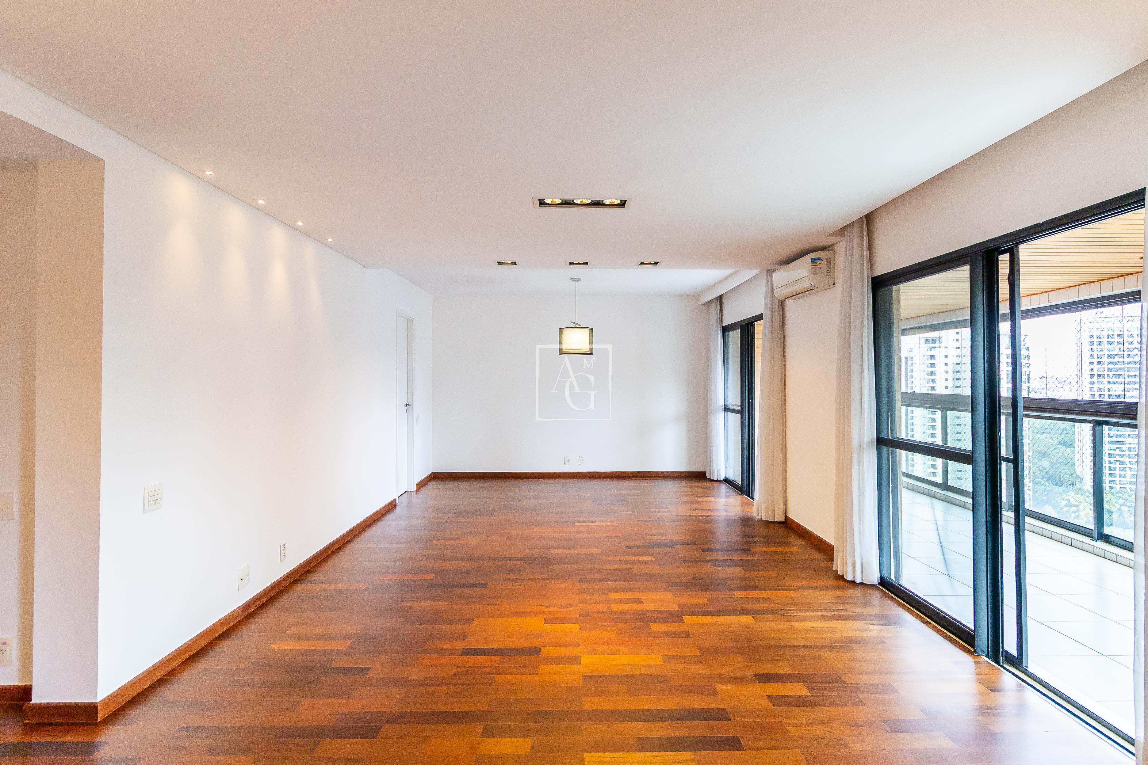 Apartamento com 160m² e 4 dormitórios no bairro Panamby em São Paulo para Comprar