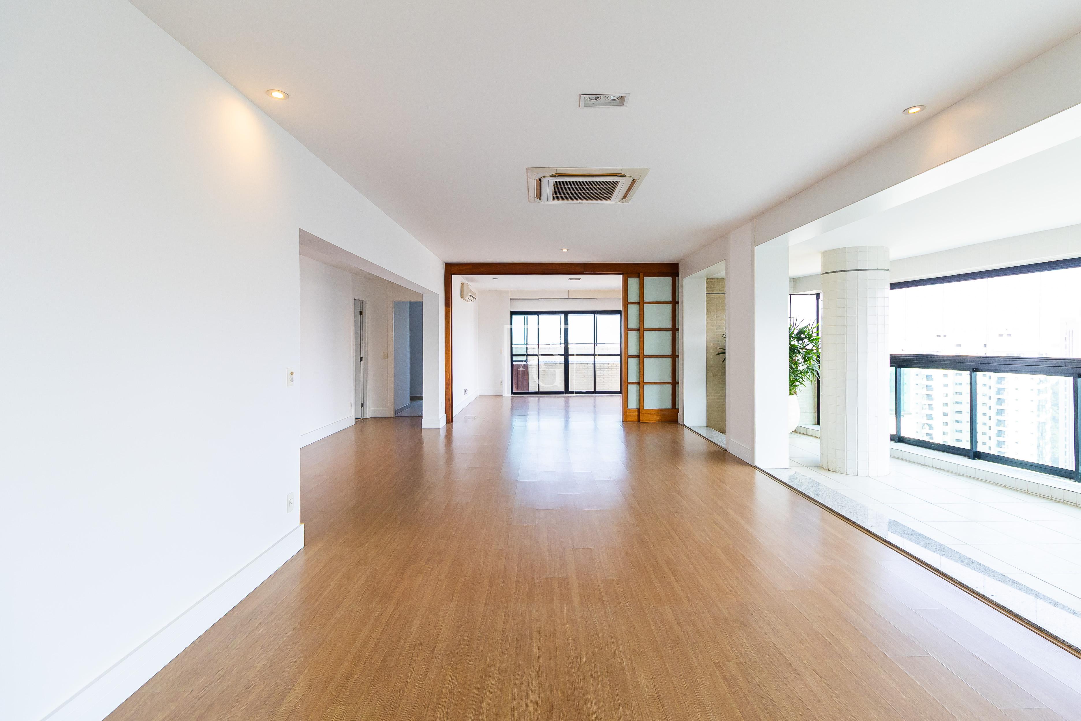 Cobertura com 415m² e 4 dormitórios no bairro Panamby em São Paulo para Comprar