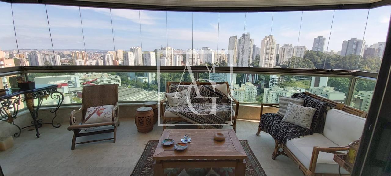 Apartamento com 300m² e 3 dormitórios no bairro Panamby em São Paulo para Comprar