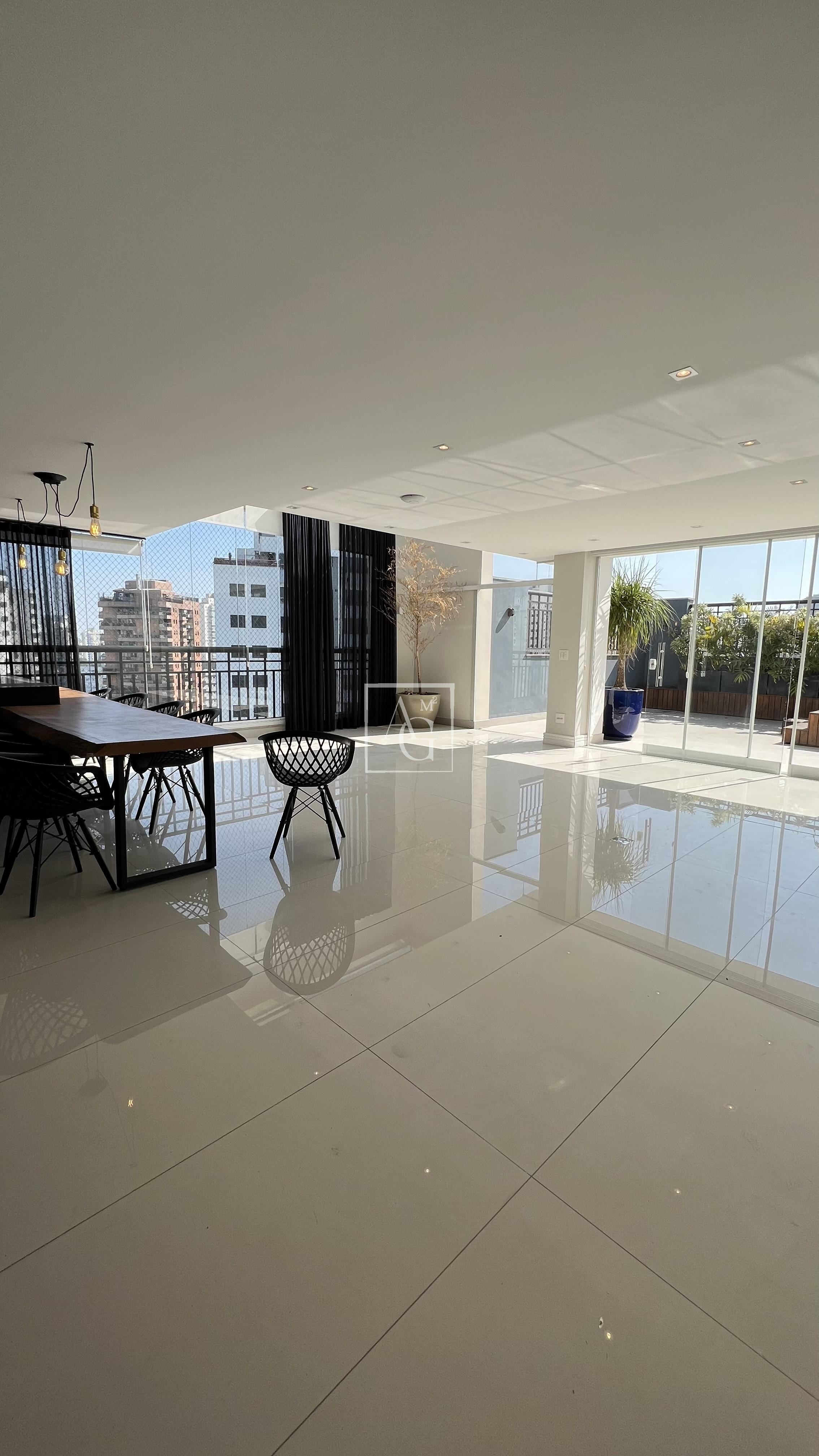 Duplex com 284m² e 4 dormitórios no bairro Panamby em São Paulo para Comprar