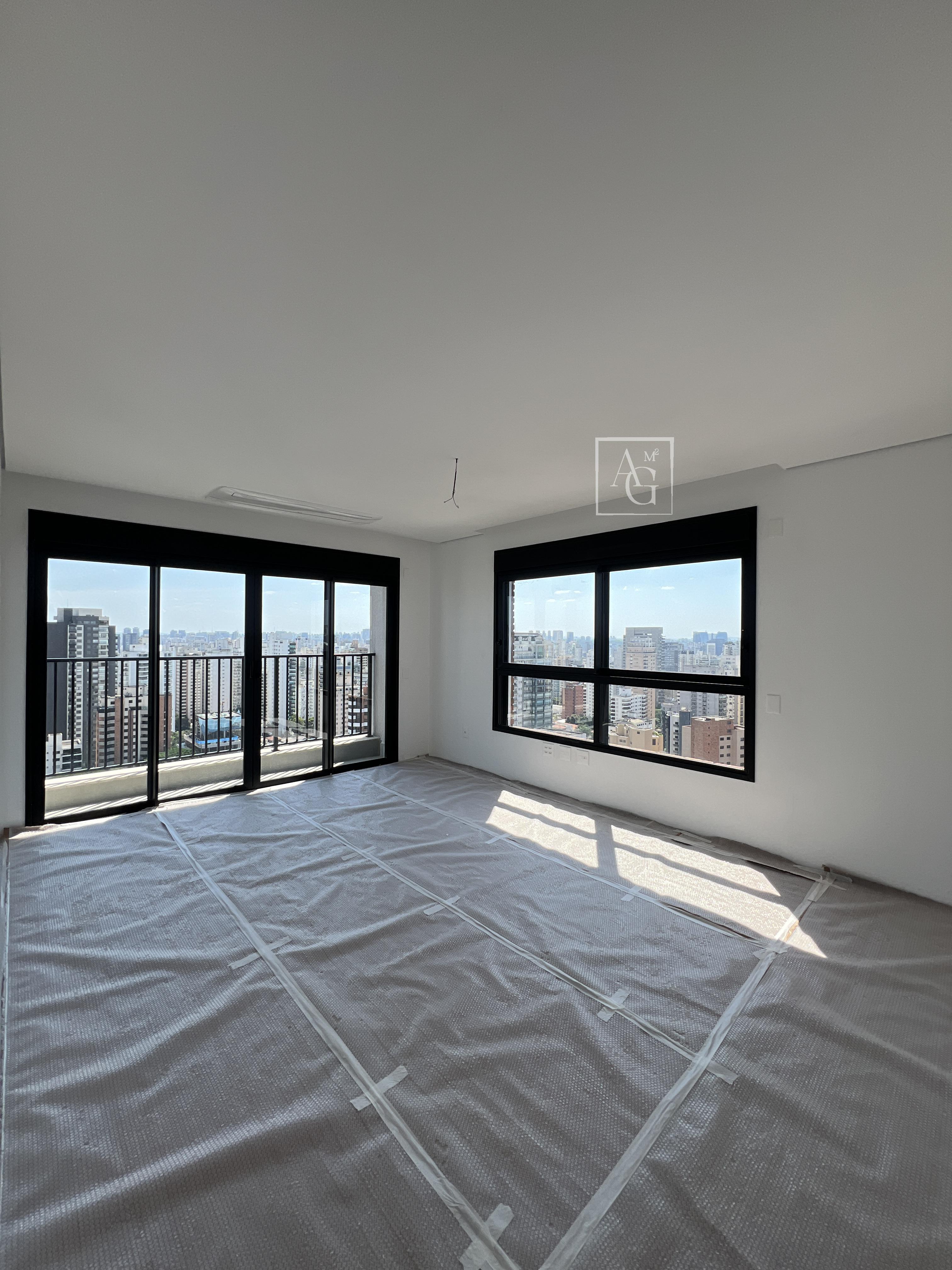 Apartamento com 375m² e 4 dormitórios no bairro Moema em São Paulo para Comprar