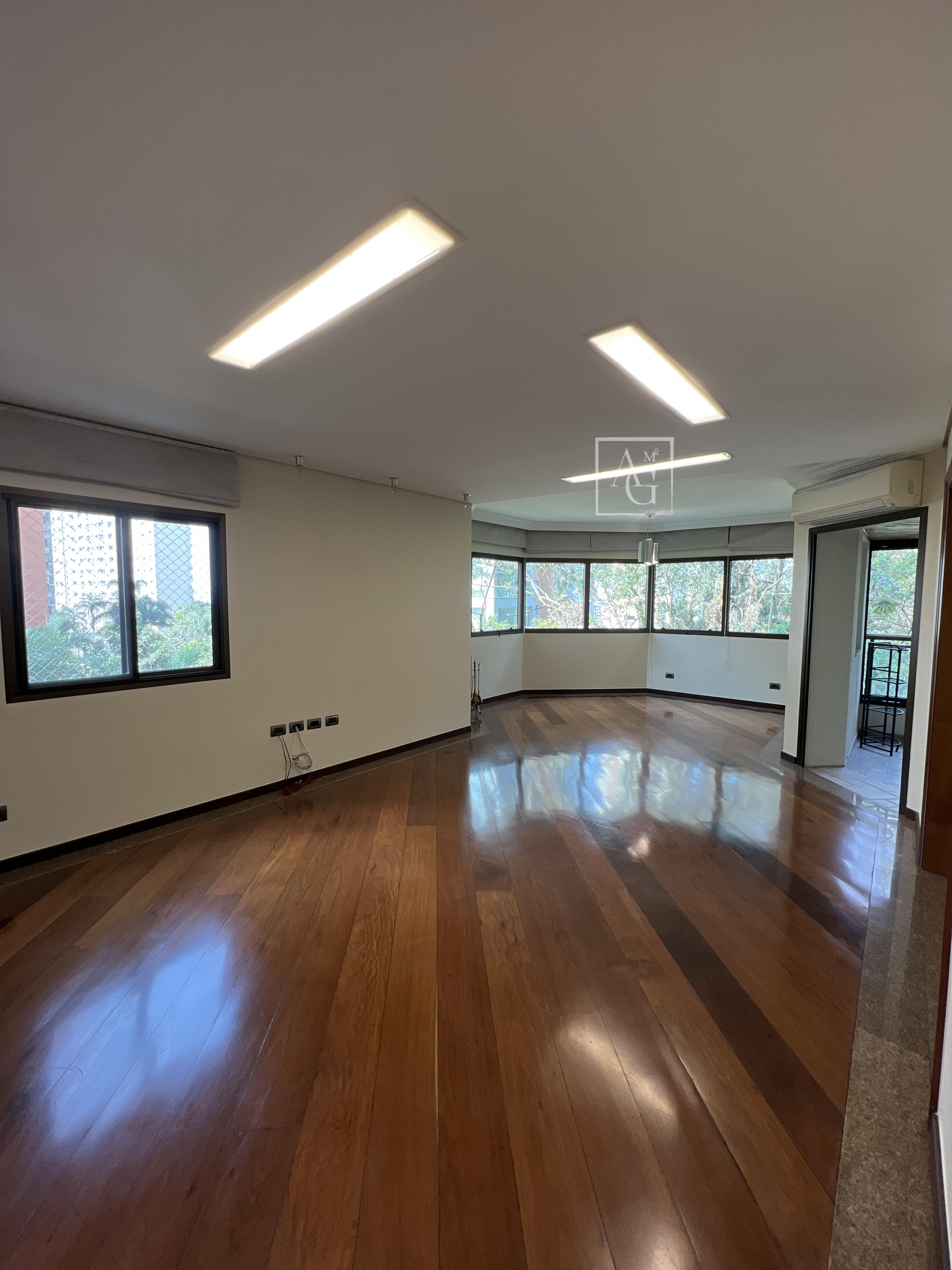 Apartamento com 225m² e 3 dormitórios no bairro Panamby em São Paulo para Comprar