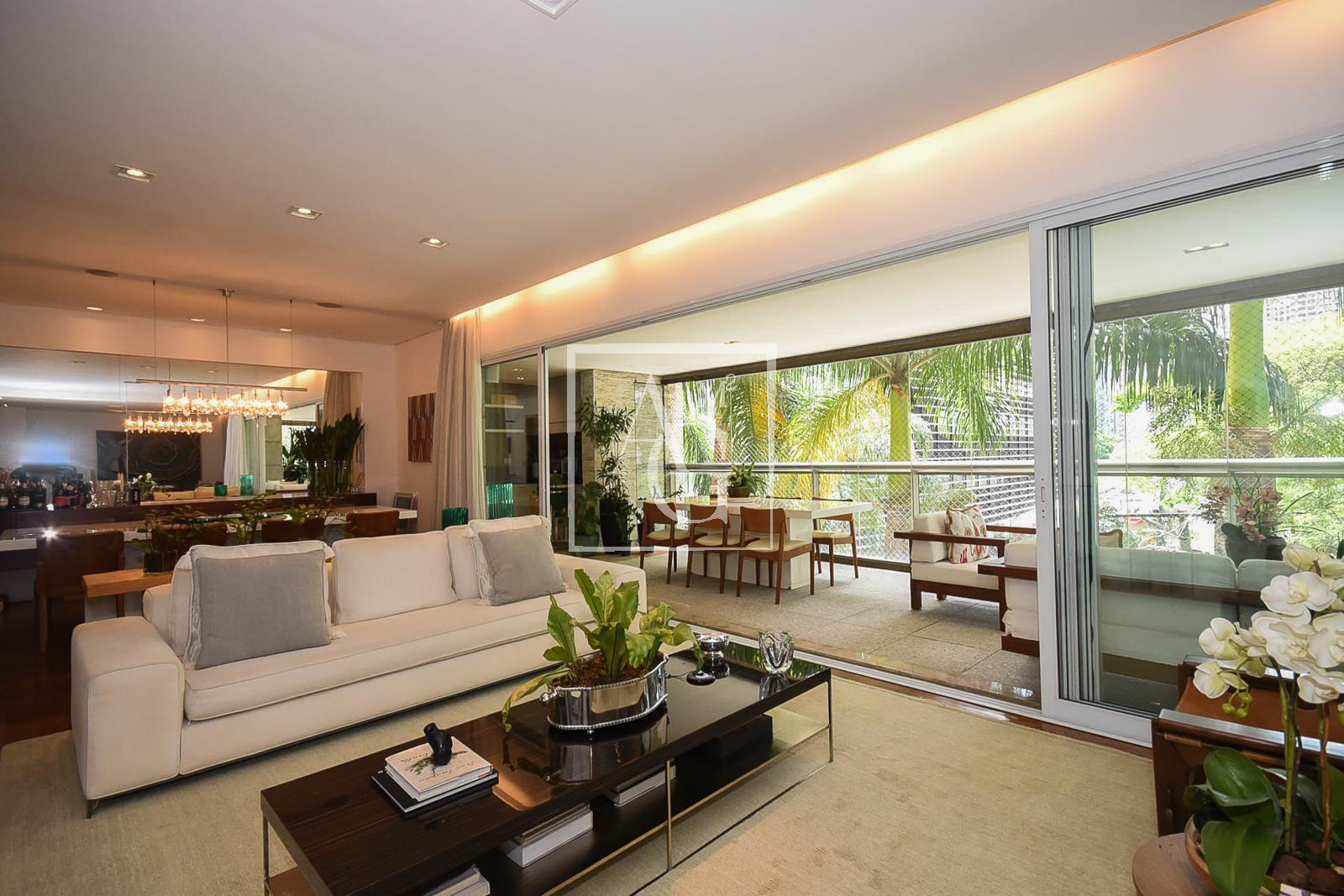 Apartamento com 262m² e 3 dormitórios no bairro Itaim Bibi em São Paulo para Comprar